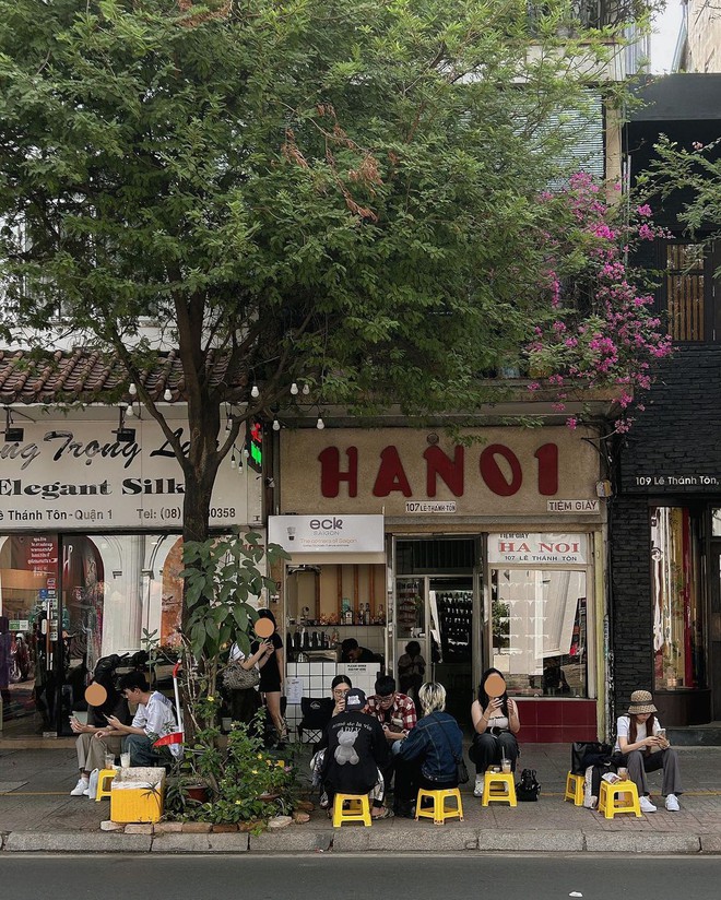 Góc sống ảo nhỏ xíu tại quận 1 khiến giới trẻ "phát cuồng" vì một đặc điểm quá giống Thủ đô Hà Nội