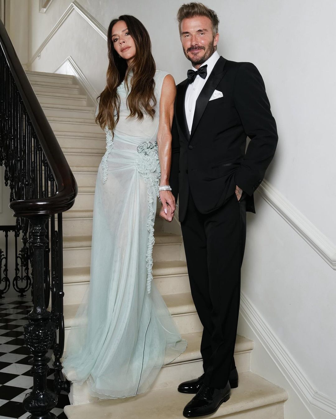 Sinh nhật tuổi 50 như thảm đỏ của Victoria Beckham: Chính chủ chống nạng vẫn cực "slay", sắc vóc cô út Harper thành tâm điểm - Ảnh 6. Sinh nhật tuổi 50 như thảm đỏ của Victoria Beckham: Chính chủ chống nạng vẫn cực "slay", sắc vóc cô út Harper thành tâm điểm- Ảnh 4.