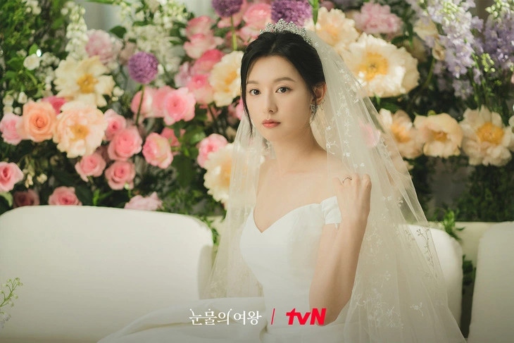 So kè những mẫu váy cưới của nữ chính phim Hàn đầu năm 2024 - Ảnh 4.