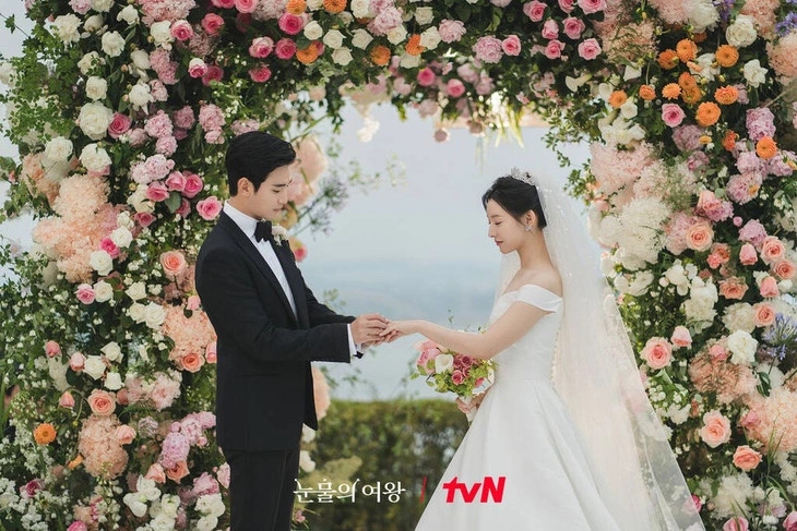 So kè những mẫu váy cưới của nữ chính phim Hàn đầu năm 2024 - Ảnh 1.