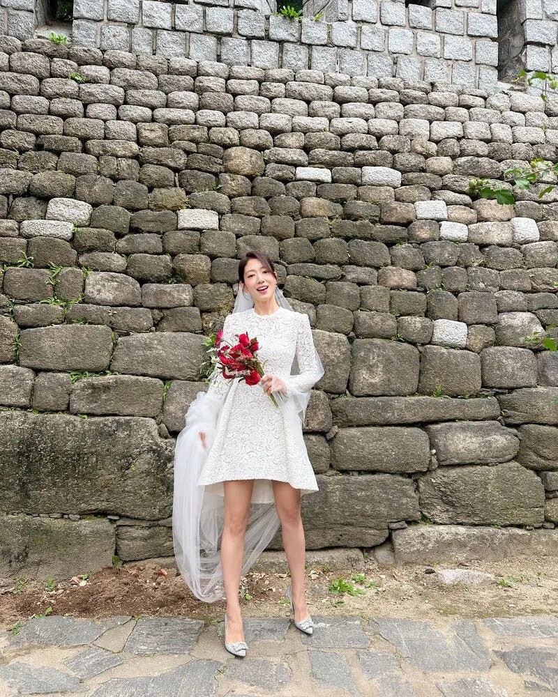 So kè những mẫu váy cưới của nữ chính phim Hàn đầu năm 2024 - Ảnh 5.