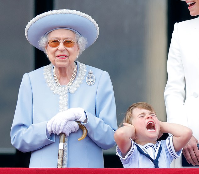 &quot;Hoàng tử bé&quot; Louis tròn 6 tuổi: Nhìn lại 6 năm khuấy đảo MXH bằng sự đáng yêu của &quot;thánh meme&quot; hoàng gia Anh- Ảnh 11.
