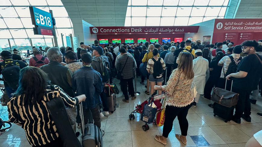 Dubai sau 1 tuần tê liệt vì nước lũ: Khi thảm họa thiên nhiên kinh khủng nhất trong 75 năm tàn phá thành phố xa hoa - Ảnh 3. Dubai sau 1 tuần tê liệt vì nước lũ: Khi thảm họa thiên nhiên kinh khủng nhất trong 75 năm tàn phá thành phố xa hoa - Ảnh 3.