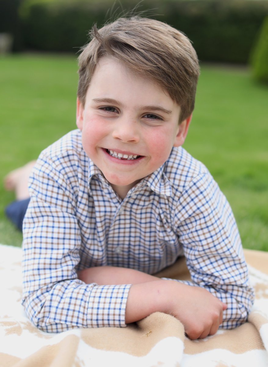 Vương phi Kate công bố ảnh mừng sinh nhật con trai út Louis lên 6 tuổi, thỏa lòng mong đợi của người hâm mộ- Ảnh 1.