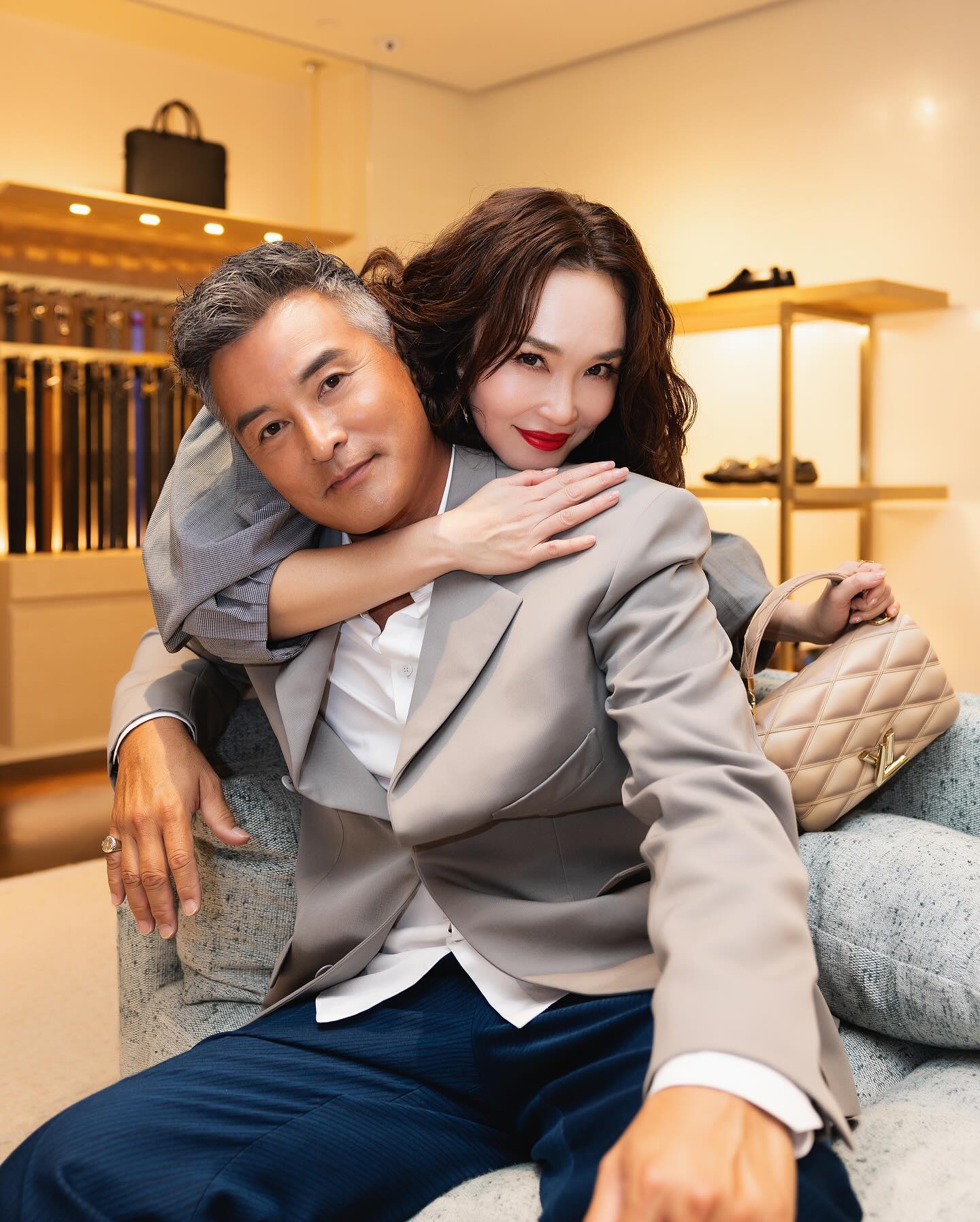 Dương Quá - Tiểu Long Nữ đẹp nhất màn ảnh: Chồng tóc bạc trắng, vợ vẫn trẻ đẹp, 25 năm yêu như cổ tích- Ảnh 1. Dương Quá - Tiểu Long Nữ đẹp nhất màn ảnh: Chồng tóc bạc trắng, vợ vẫn trẻ đẹp, 25 năm yêu như cổ tích- Ảnh 1.