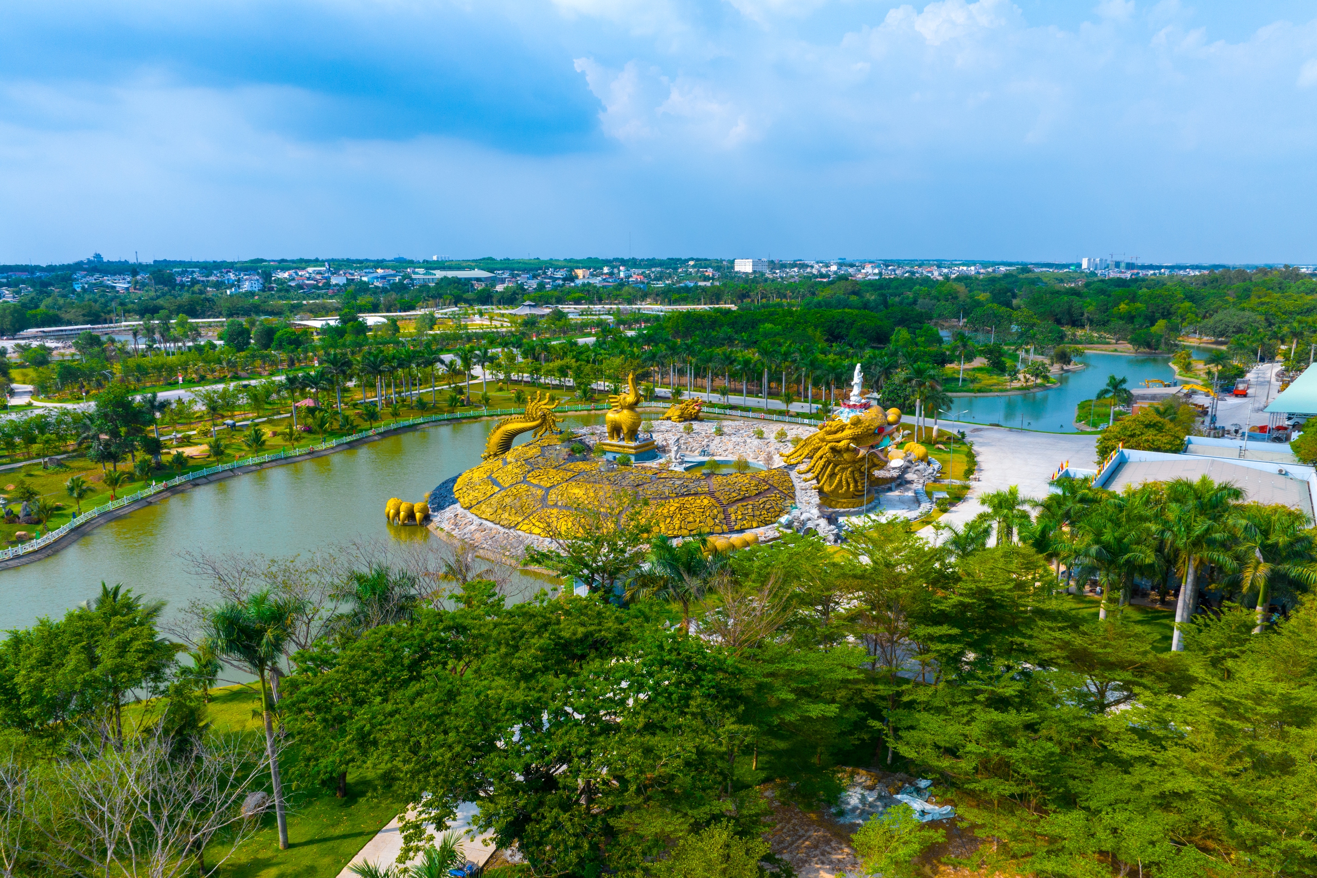 Có gì tại siêu công viên chuyên đề đẳng cấp Đông Nam Á vừa ra mắt đã nhận 6 kỷ lục lớn nhất Việt Nam? - Ảnh 1.
