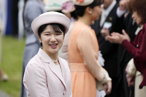 Hoàng gia Nhật Bản tổ chức tiệc mùa xuân: Hai công chúa tươi vui rạng rỡ chiếm trọn spotlight giữa sự kiện 1.400 người - Ảnh 8.