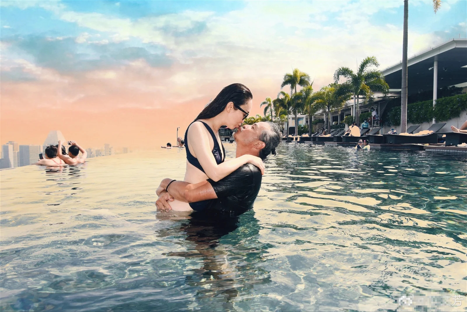 Dương Quá - Tiểu Long Nữ đẹp nhất màn ảnh: Chồng tóc bạc trắng, vợ vẫn trẻ đẹp, 25 năm yêu như cổ tích - Ảnh 6. Dương Quá - Tiểu Long Nữ đẹp nhất màn ảnh: Chồng tóc bạc trắng, vợ vẫn trẻ đẹp, 25 năm yêu như cổ tích - Ảnh 6.