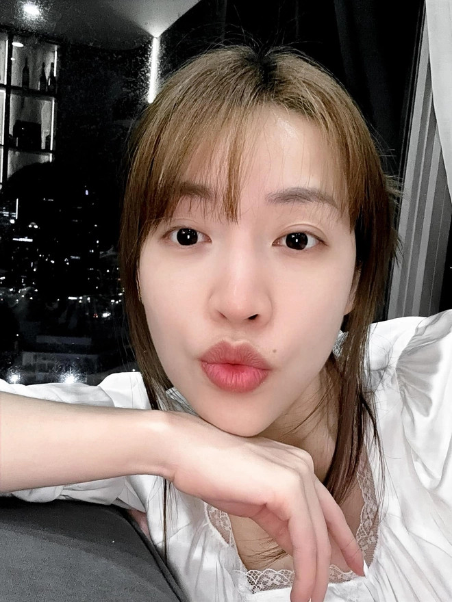 Puka lúng túng khi bị đồng nghiệp soi mặc hở hang, Gin Tuấn Kiệt chỉ nói 1 câu mà khiến netizen trầm trồ - Ảnh 9. Puka lúng túng khi bị đồng nghiệp soi mặc hở hang, Gin Tuấn Kiệt chỉ nói 1 câu mà khiến netizen trầm trồ- Ảnh 8.