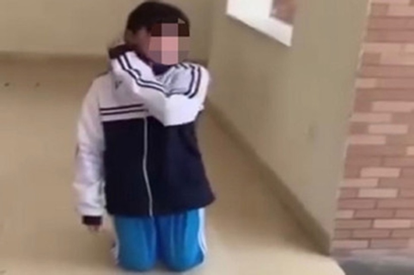 Nữ sinh lớp 7 tại Quảng Trị bị đánh hội đồng, bắt quỳ giữa nhà văn hóa - Ảnh 1.