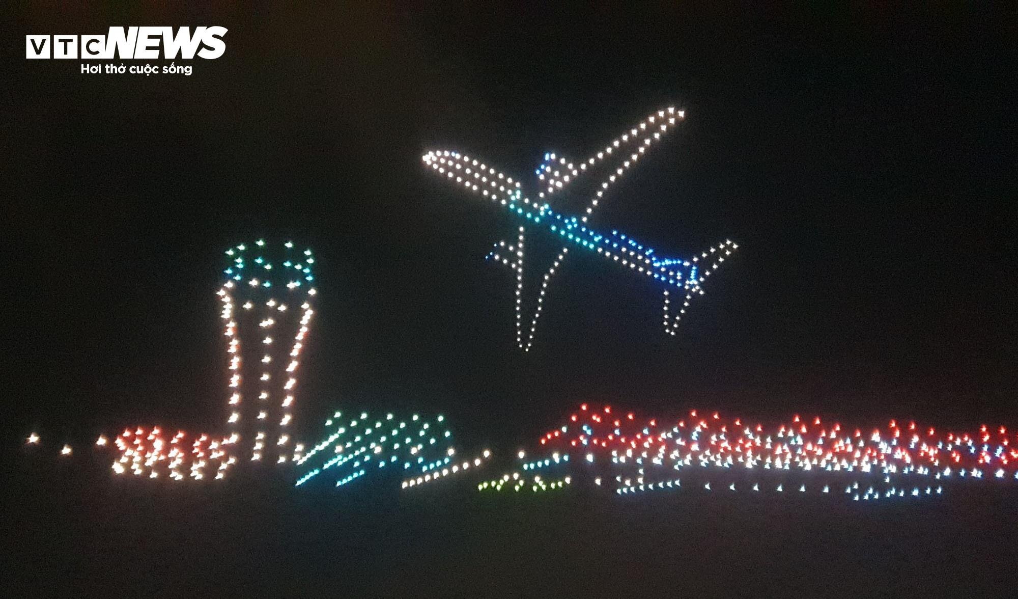 Mãn nhãn hình ảnh 2.300 máy bay không người lái thắp sáng Carnaval Hạ Long 2024 - Ảnh 10.