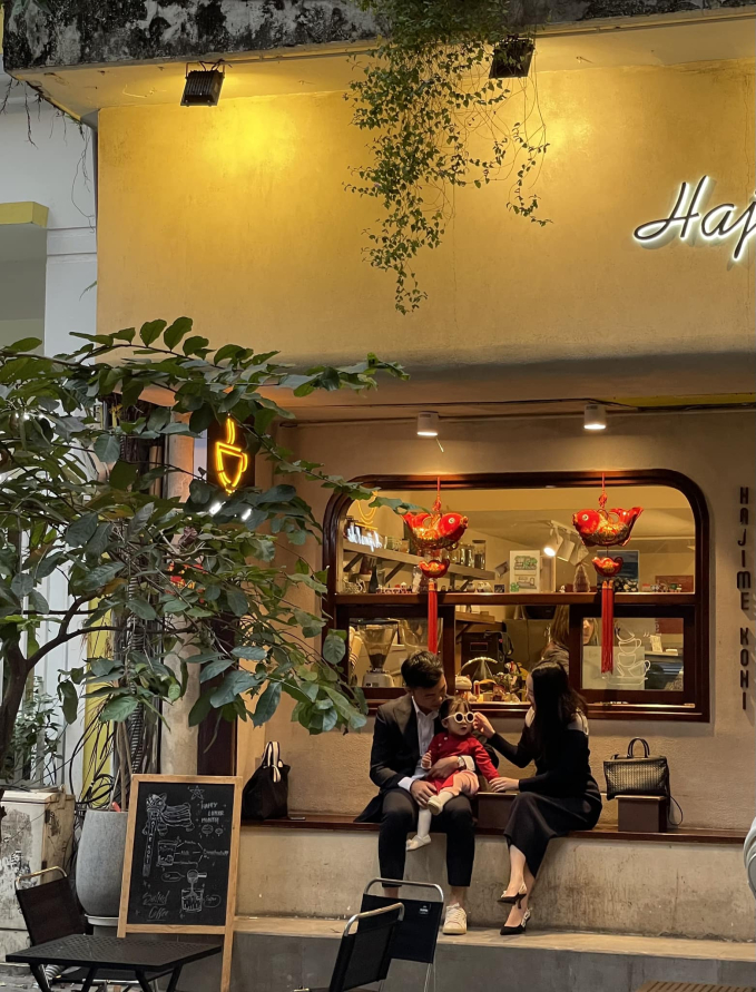 Tuổi 29 Xuân Trường: Hạnh phúc với vợ giám đốc và con xinh, sở hữu 3 trung tâm bạc tỉ và cửa hàng cafe nổi tiếng Hải Phòng - Ảnh 1.