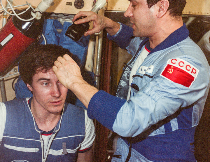 Phi hành gia mắc kẹt trên vũ trụ, trở thành 'công dân Liên Xô cuối cùng' - Ảnh 2.
