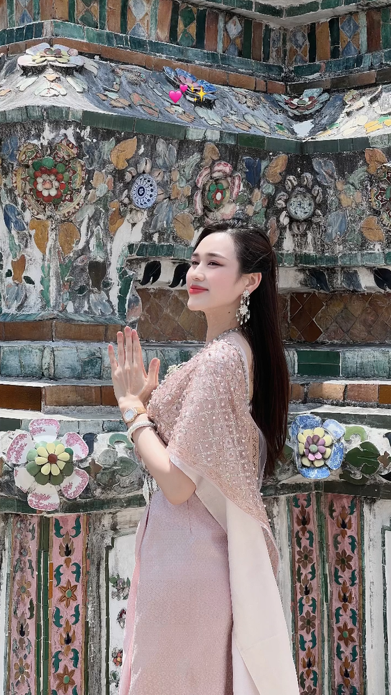 Sao Việt rộn ràng nghỉ lễ: Hoa hậu Đỗ Hà lộ diện giữa thông tin cưới thiếu gia, dàn người đẹp diện bikini &quot;cực nóng&quot;- Ảnh 1.