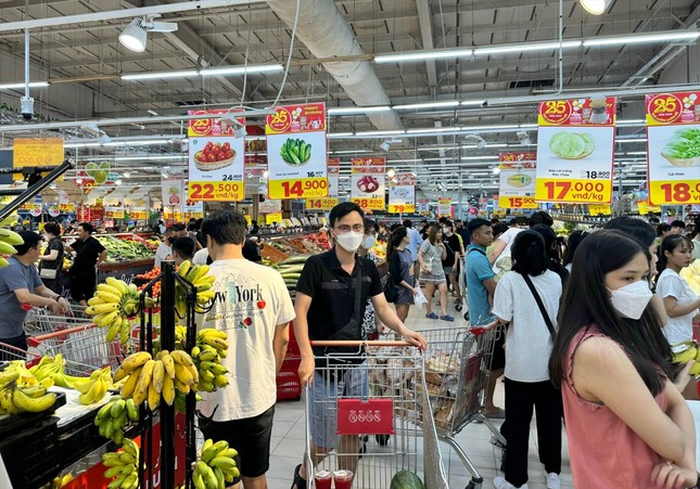 Vì sao giá hàng hoá, dịch vụ ở Hà Nội đắt đỏ? - Ảnh 1. Vì sao giá hàng hoá, dịch vụ ở Hà Nội đắt đỏ? - Ảnh 1.