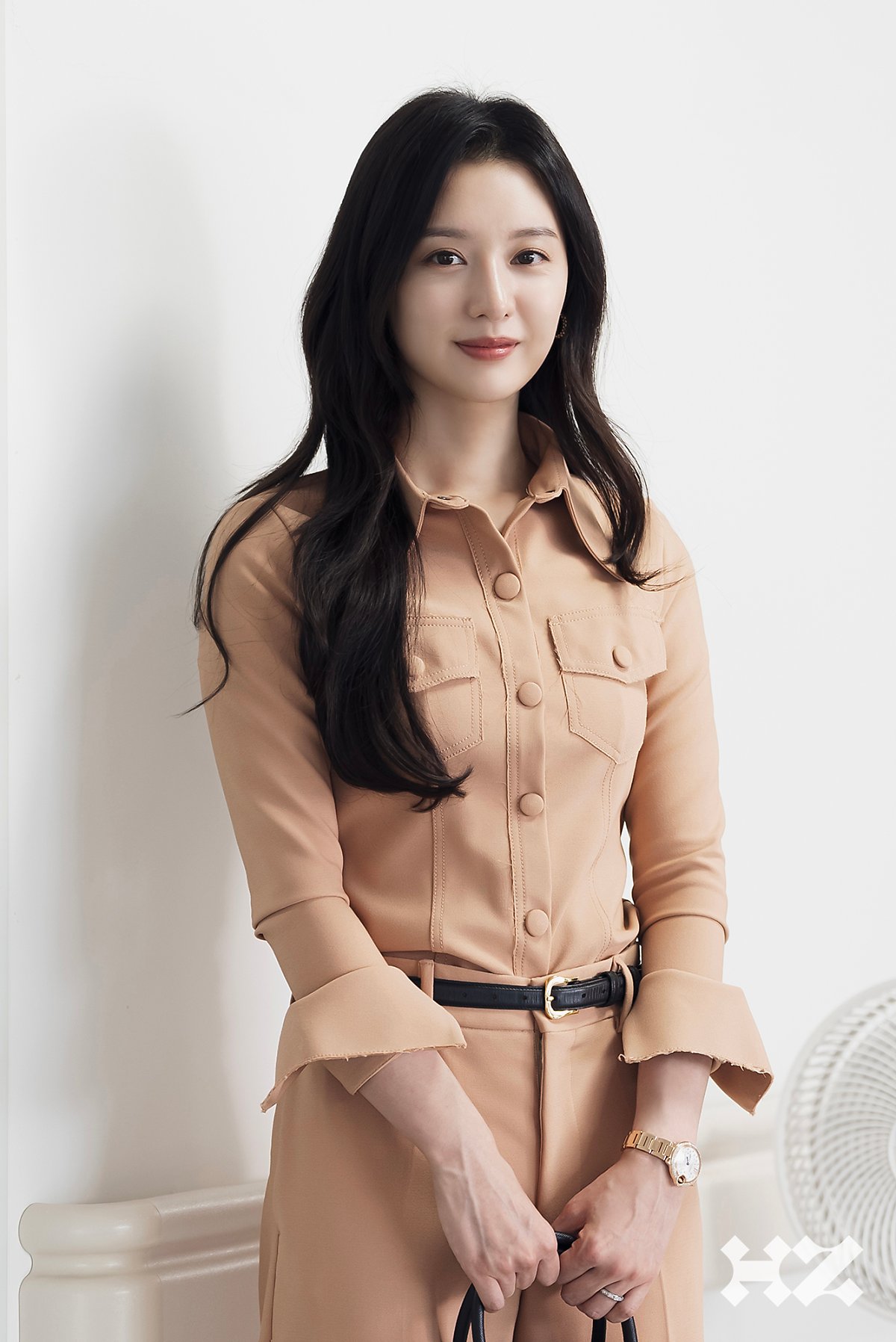 10 set áo sơ mi đẹp long lanh của Kim Ji Won, chị em nên tham khảo nếu muốn mặc sang hơn - Ảnh 3.