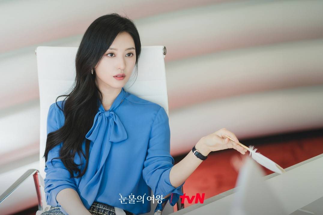 10 set áo sơ mi đẹp long lanh của Kim Ji Won, chị em nên tham khảo nếu muốn mặc sang hơn - Ảnh 8.
