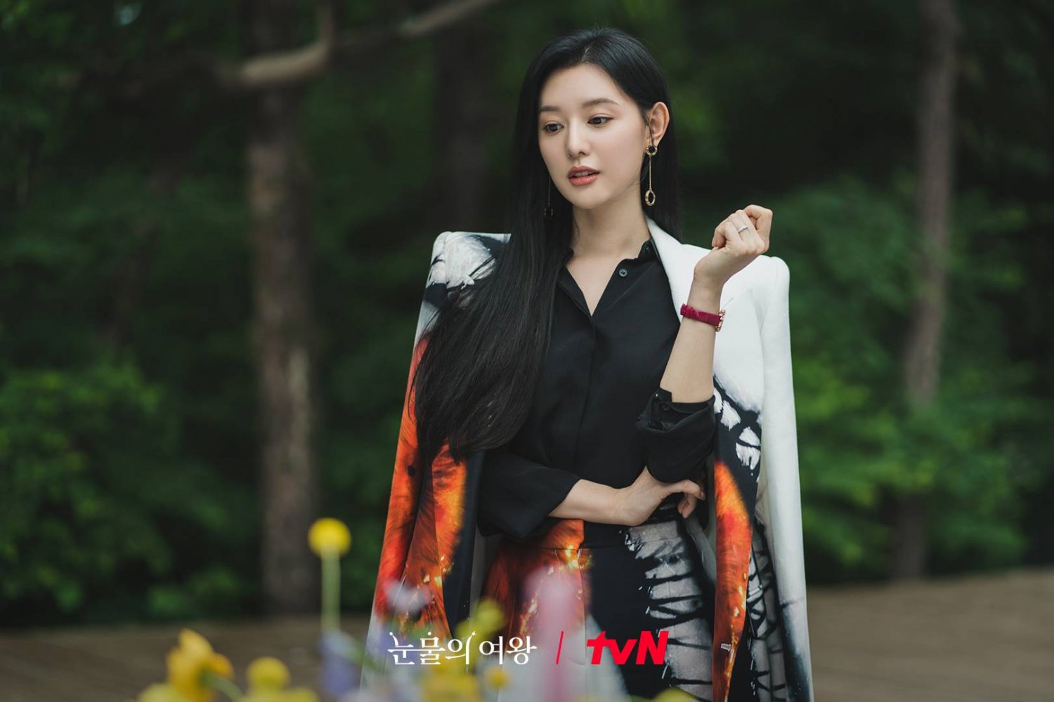 10 set áo sơ mi đẹp long lanh của Kim Ji Won, chị em nên tham khảo nếu muốn mặc sang hơn - Ảnh 6.