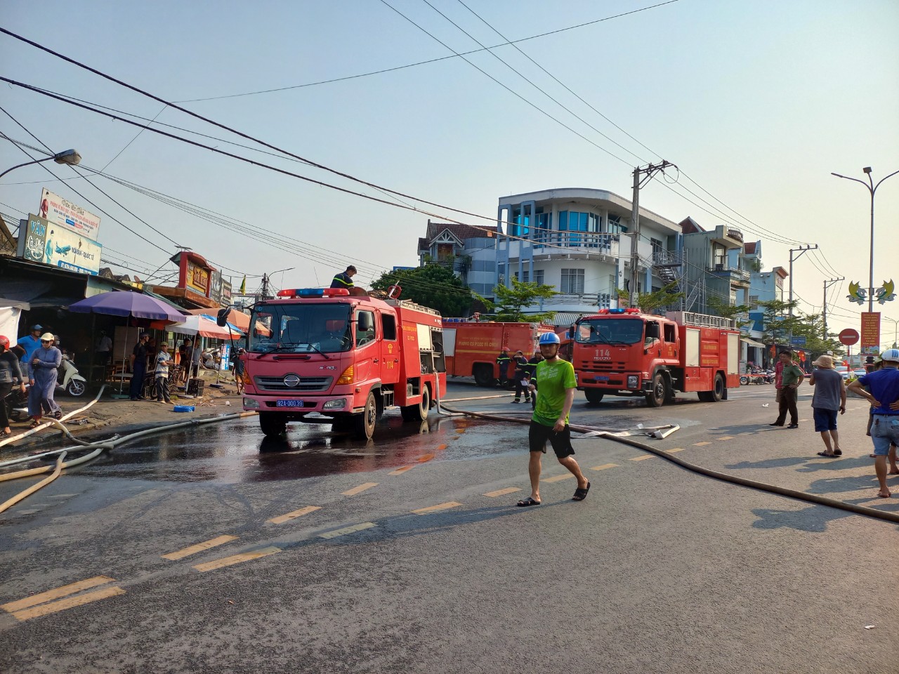 Nắng nóng cực đoan, liên tục xảy ra hỏa hoạn ở Quảng Nam- Ảnh 2. Nắng nóng cực đoan, liên tục xảy ra hỏa hoạn ở Quảng Nam- Ảnh 2.