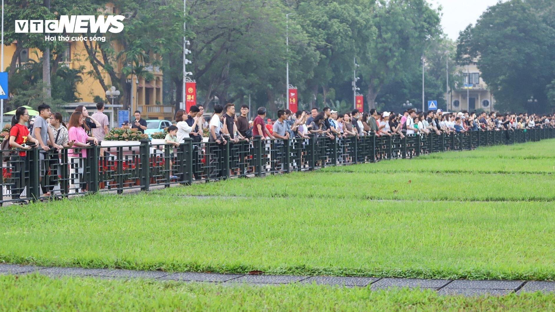 Lễ thượng cờ đặc biệt mừng Chiến thắng 30/4 tại Quảng trường Ba Đình - Ảnh 3. Lễ thượng cờ đặc biệt mừng Chiến thắng 30/4 tại Quảng trường Ba Đình - Ảnh 3.