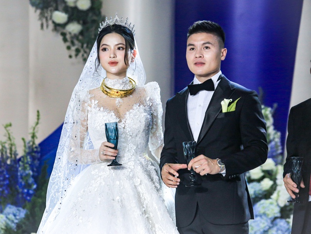 Studio nổi tiếng bất ngờ xóa sạch ảnh cưới Quang Hải và Chu Thanh Huyền, ẩn ý chuyện tiền nong khiến dân tình xôn xao- Ảnh 1.