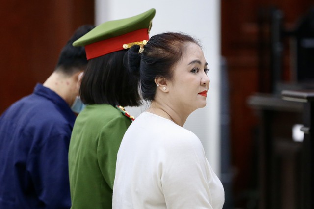 Hình ảnh bà Nguyễn Phương Hằng tại tòa sáng nay - Ảnh 9.