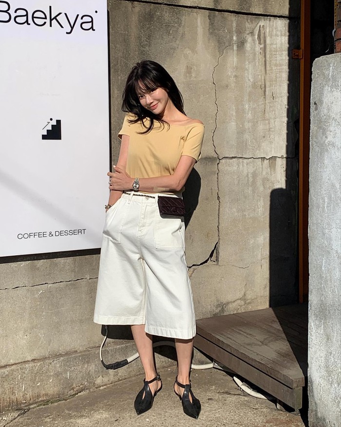 8 outfit đi làm vừa mát vừa dễ giúp bạn thành ngôi sao thời trang chốn công sở - Ảnh 5. 8 outfit đi làm vừa mát vừa dễ giúp bạn thành ngôi sao thời trang chốn công sở - Ảnh 5.