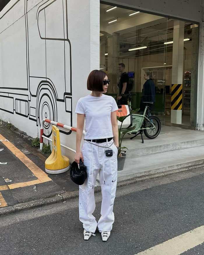 8 outfit đi làm vừa mát vừa dễ giúp bạn thành ngôi sao thời trang chốn công sở - Ảnh 2. 8 outfit đi làm vừa mát vừa dễ giúp bạn thành ngôi sao thời trang chốn công sở - Ảnh 2.