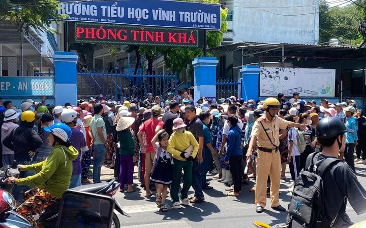 Nha Trang: Một học sinh lớp 5 tử vong, nhiều em khác nhập viện nghi ngộ độc