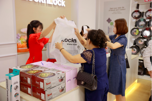 LocknLock khai trương cửa hàng nhượng quyền thứ 12 tại Hà Tĩnh - Ảnh 4. LocknLock khai trương cửa hàng nhượng quyền thứ 12 tại Hà Tĩnh - Ảnh 4.