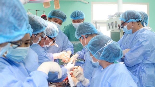 Bệnh viện T.Ư Huế lập ‘kỷ lục’ thực hiện 8 ca ghép tạng trong 48 giờ - Ảnh 2.
