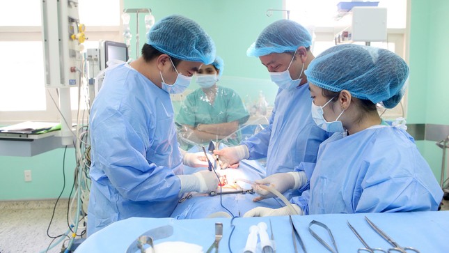 Bệnh viện T.Ư Huế lập ‘kỷ lục’ thực hiện 8 ca ghép tạng trong 48 giờ - Ảnh 3.