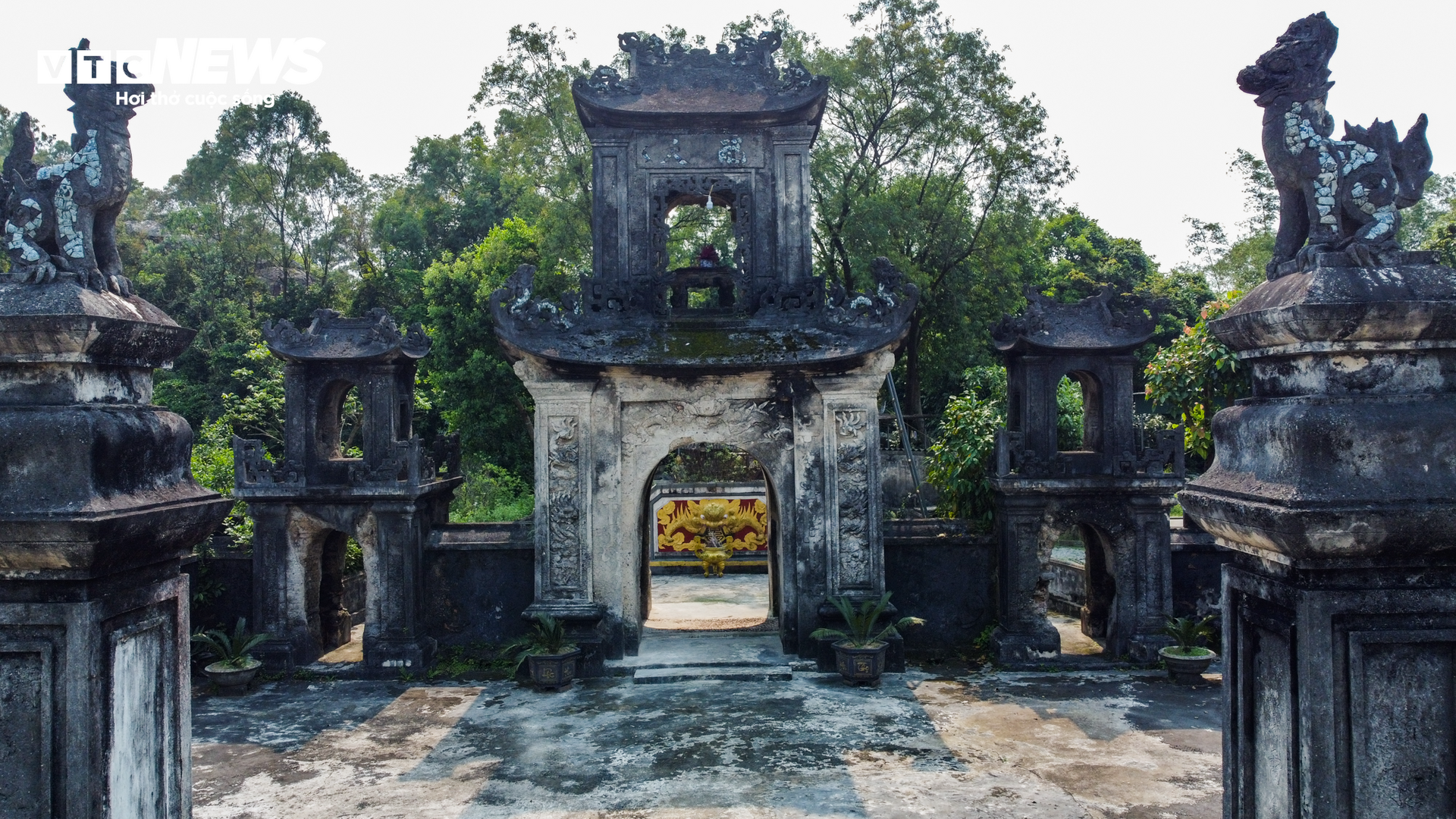 Ngôi đền 700 tuổi ở Hà Tĩnh ‘kêu cứu’ - Ảnh 10.