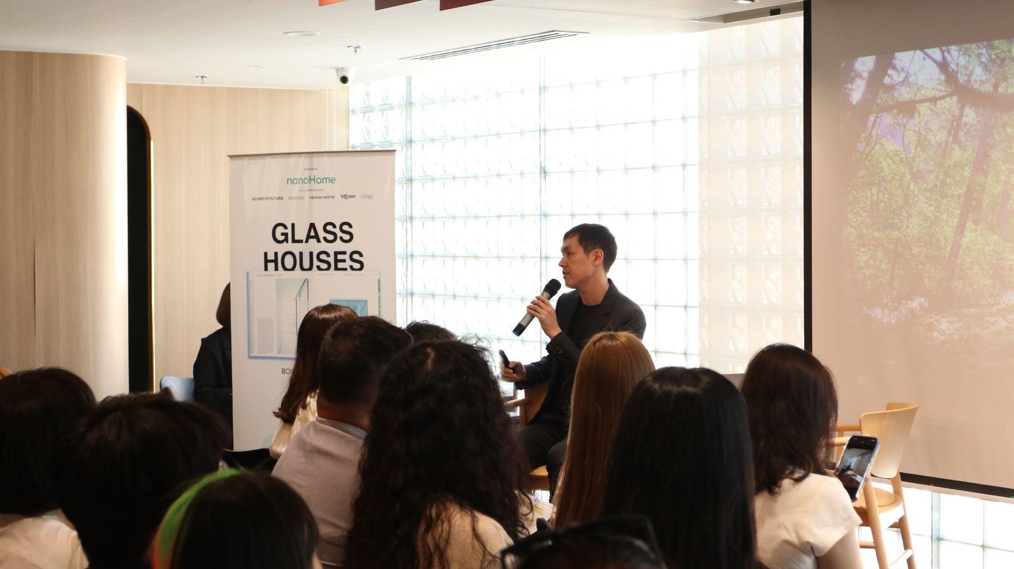 Sự kiện Khám phá kiến trúc Kính ‘Glass Houses’ và sự liên kết với Ánh sáng - Nội thất cùng Nhà phê bình kiến trúc Andrew Heid và nanoHome  - Ảnh 1.