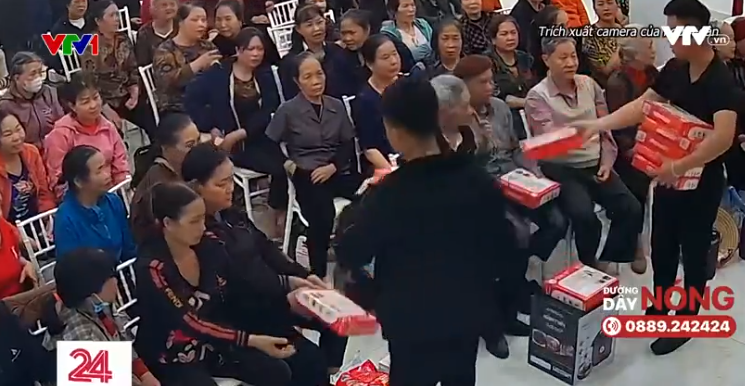 Bẫy qu&agrave; tặng: Tiền trao nhưng... ch&aacute;o kh&ocirc;ng m&uacute;c - Ảnh 3.
