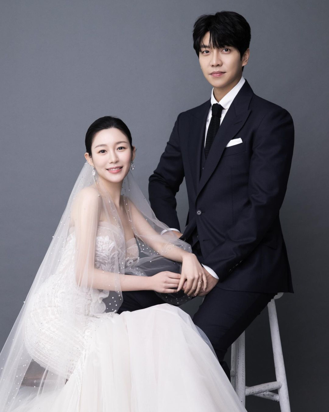 Lee Seung Gi - Lee Da In tung bộ ảnh cưới chưa từng công bố kỷ niệm 1 năm kết hôn, ai dè bị ái nữ chiếm spotlight - Ảnh 3.