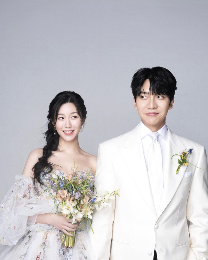Lee Seung Gi - Lee Da In tung bộ ảnh cưới chưa từng công bố kỷ niệm 1 năm kết hôn, ai dè bị ái nữ chiếm spotlight - Ảnh 4.