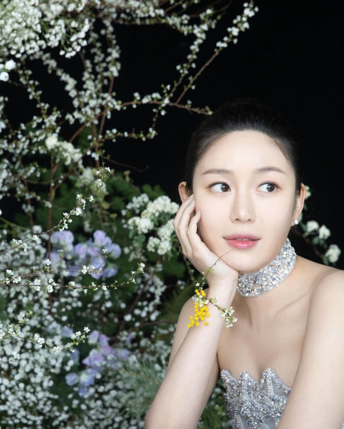Lee Seung Gi - Lee Da In tung bộ ảnh cưới chưa từng công bố kỷ niệm 1 năm kết hôn, ai dè bị ái nữ chiếm spotlight - Ảnh 10.