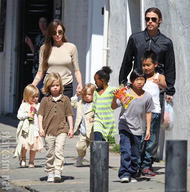 Con trai ruột duy nhất của Angelina Jolie và Brad Pitt: Sở hữu chiều cao vượt trội, càng lớn càng giống bố- Ảnh 2.