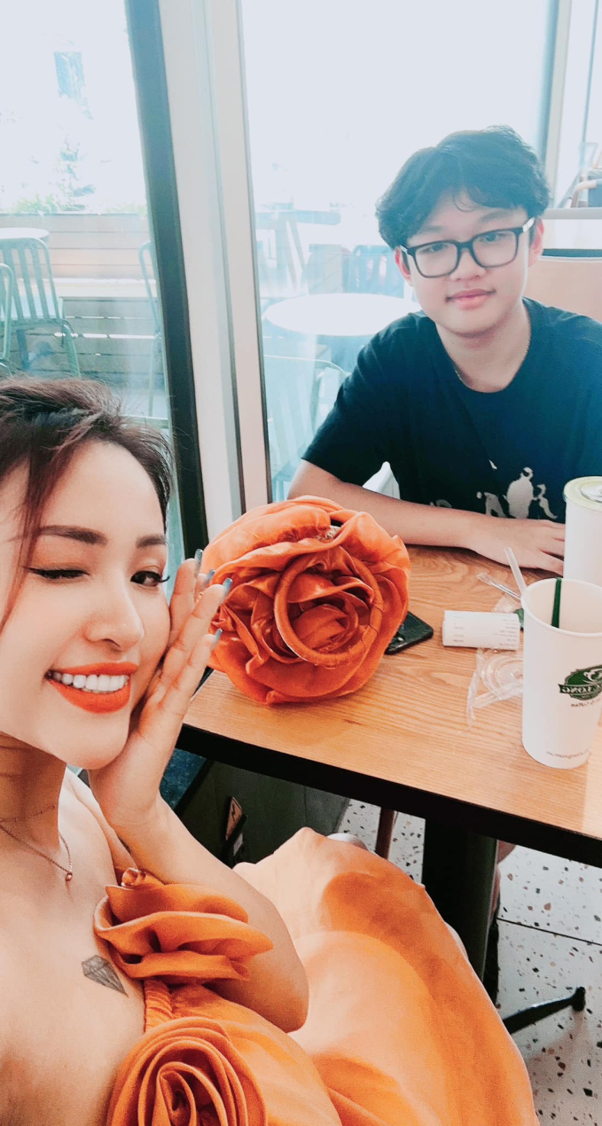 Thanh Vân Hugo chia sẻ tin nhắn con trai gửi, vô tình "lộ" luôn mối quan hệ cha dượng - con riêng cùng cách dạy con tuyệt vời - Ảnh 2. Thanh Vân Hugo chia sẻ tin nhắn con trai gửi, vô tình "lộ" luôn mối quan hệ cha dượng - con riêng cùng cách dạy con tuyệt vời - Ảnh 2.