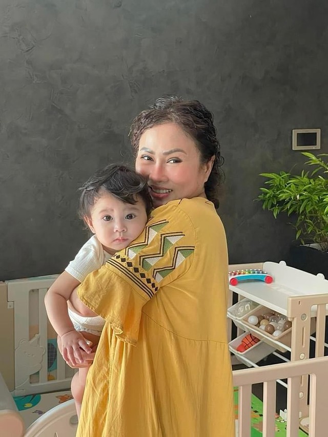 Bảo Anh tỏ rõ thái độ sau loạt bình luận trái chiều hậu khoe con gái 13 tháng tuổi- Ảnh 3. Bảo Anh tỏ rõ thái độ sau loạt bình luận trái chiều hậu khoe con gái 13 tháng tuổi- Ảnh 3.