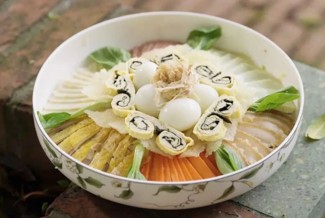 Tiến sĩ về quê sửa nhà cho bố mẹ dưỡng già: 3 thế hệ cùng chung sống trong Tiến sĩ về quê sửa nhà cho bố mẹ dưỡng già: 3 thế hệ cùng chung sống trong