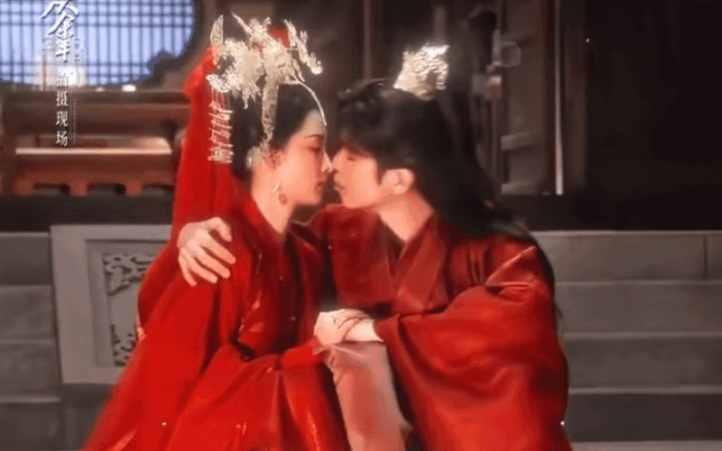 Cặp đôi Hoa ngữ tái hợp sau 5 năm gây bão MXH, hôn say đắm ở lễ cưới khiến fan thổn thức