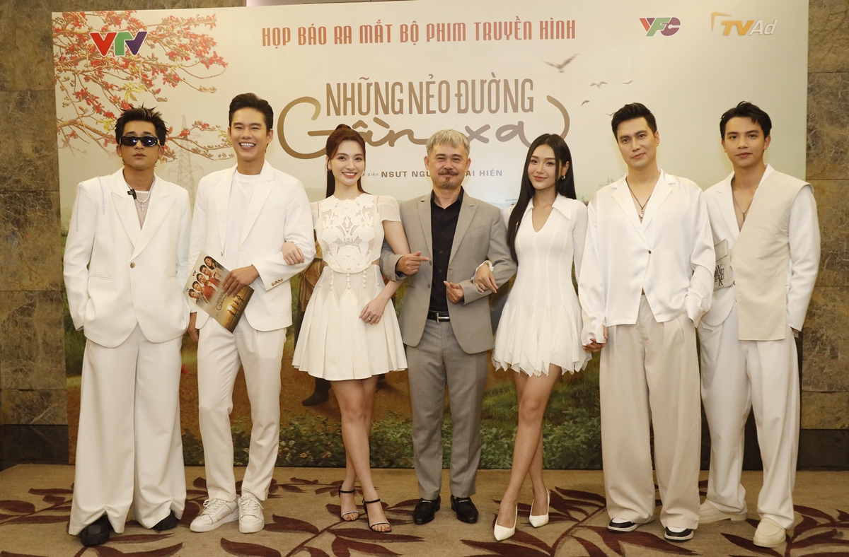 Việt Anh tuyên bố trong họp báo với &quot;tiểu tam xinh nhất phim VTV&quot;: Diễn viên nữ đóng cạnh tôi chưa ai &quot;xịt&quot; cả!- Ảnh 1.