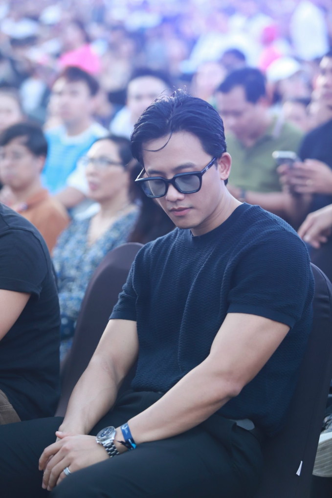 Mai Tài Phến xuất hiện ở hàng ghế siêu VIP trong show Mỹ Tâm, visual chuẩn nam thần - Ảnh 6.