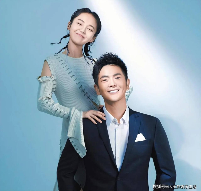 Mỹ nam "không ai ghét nổi" U50 vẫn trẻ khó tin, mãi không nổi tiếng vì làm thầy dạy cả showbiz - Ảnh 6. Mỹ nam "không ai ghét nổi" U50 vẫn trẻ khó tin, mãi không nổi tiếng vì làm thầy dạy cả showbiz - Ảnh 6.