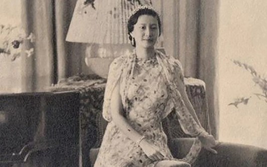 Việt Nam từng có vị Hoàng Hậu 3 lần được phong Hoa hậu, cuối đời ra đi tiếc nuối với 1 dấu hiệu 
