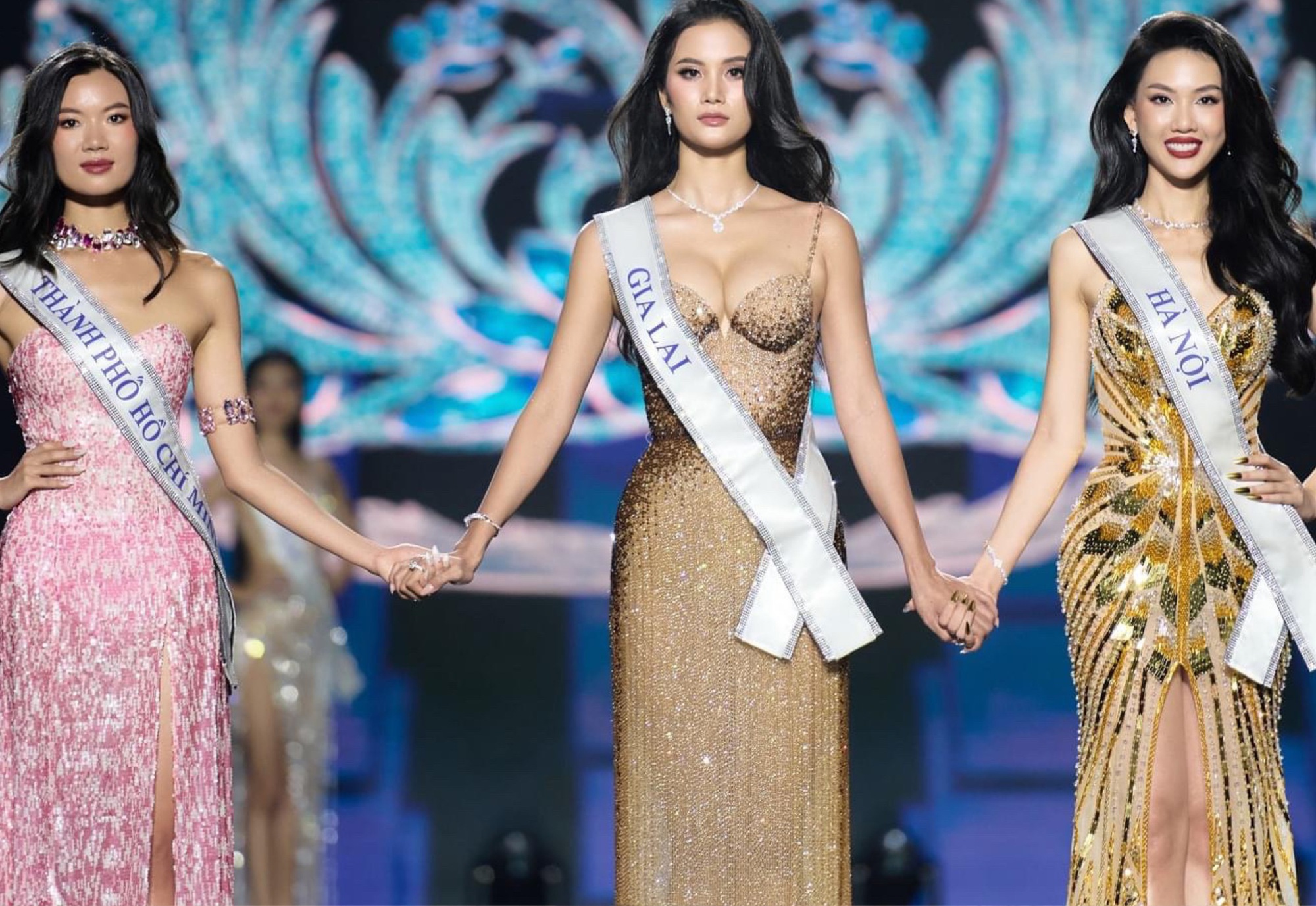 Hương Ly gặp kiếp nạn ở Miss Universe Vietnam: Bị từ MC đến trưởng BTC đọc sai tên, biểu cảm sau đó mới đáng bàn - Ảnh 18.