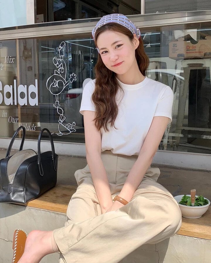 Cách mặc trang phục màu be nhẹ mát trong mùa hè - Ảnh 1.