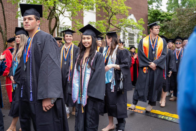 Á hậu Lâm Kiều Anh rạng rỡ trong ngày tốt nghiệp Đại học danh giá ở Mỹ, lần đầu nói về tin đồn gia thế &quot;khủng&quot; - Ảnh 2.